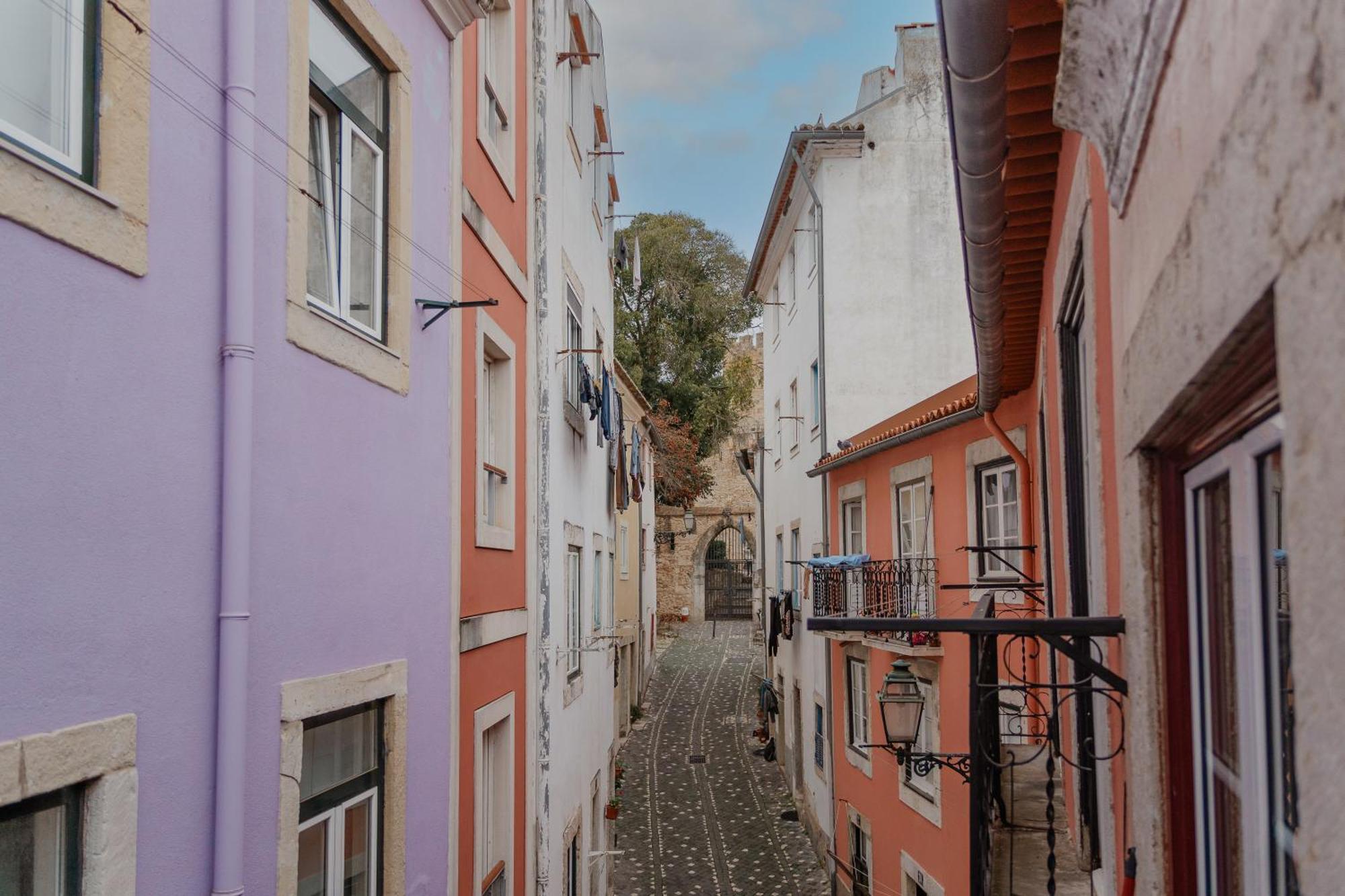 Stylish Getaway In A Mezzanine Flat By The Castle Lisboa Exterior foto
