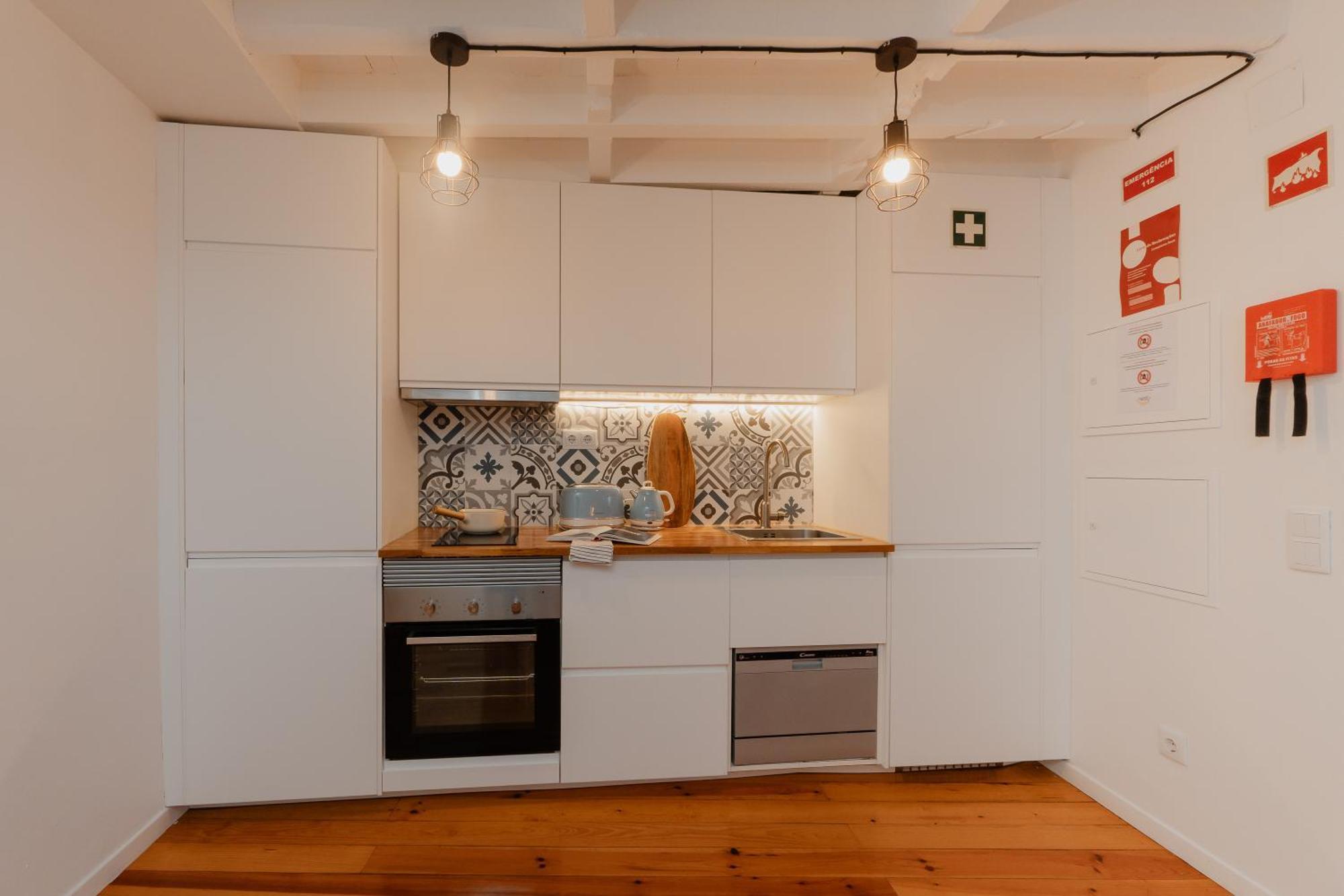 Stylish Getaway In A Mezzanine Flat By The Castle Lisboa Exterior foto