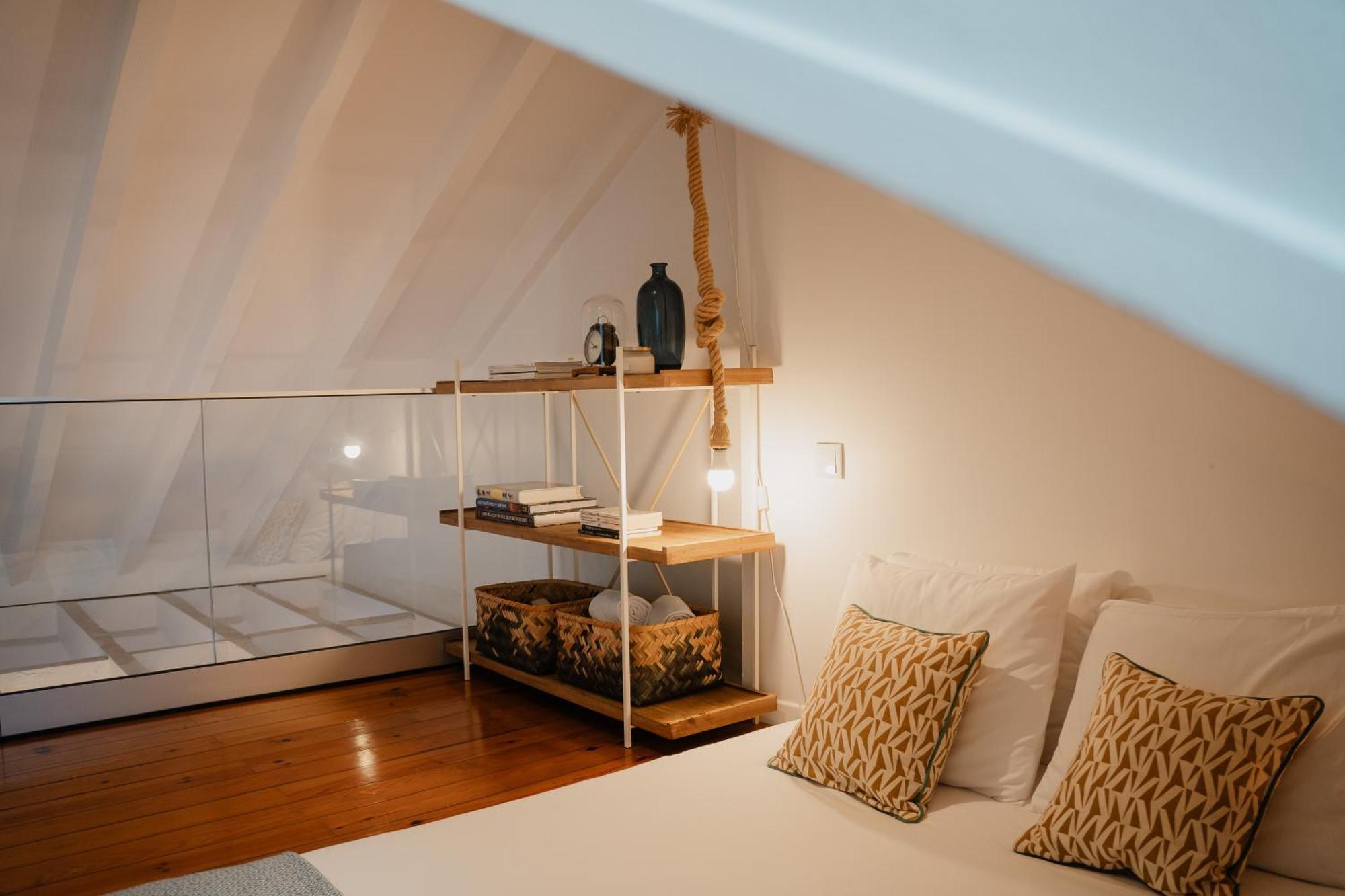 Stylish Getaway In A Mezzanine Flat By The Castle Lisboa Exterior foto