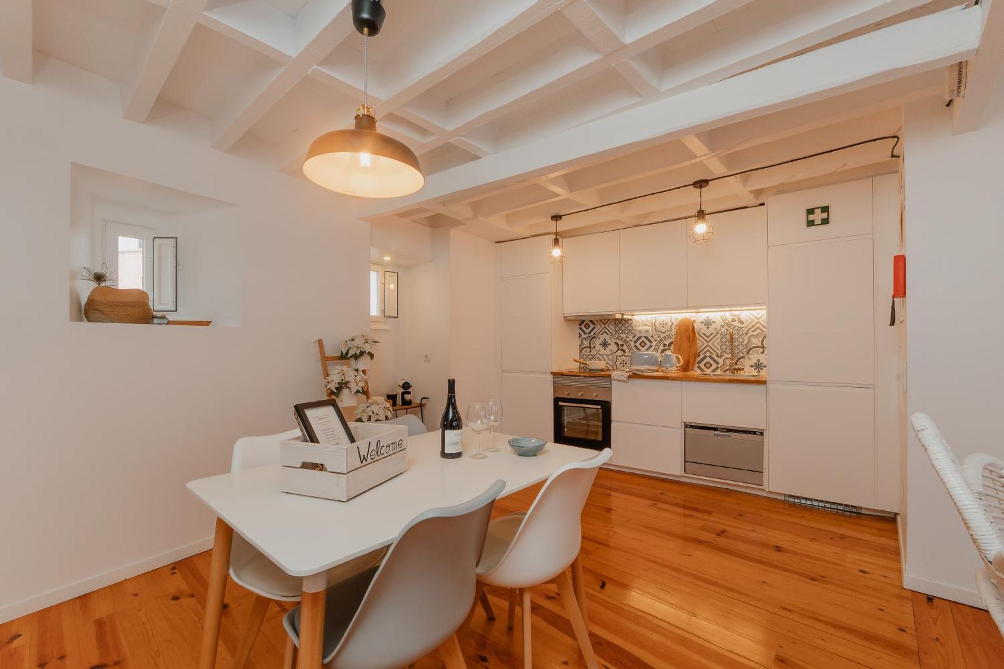 Stylish Getaway In A Mezzanine Flat By The Castle Lisboa Exterior foto